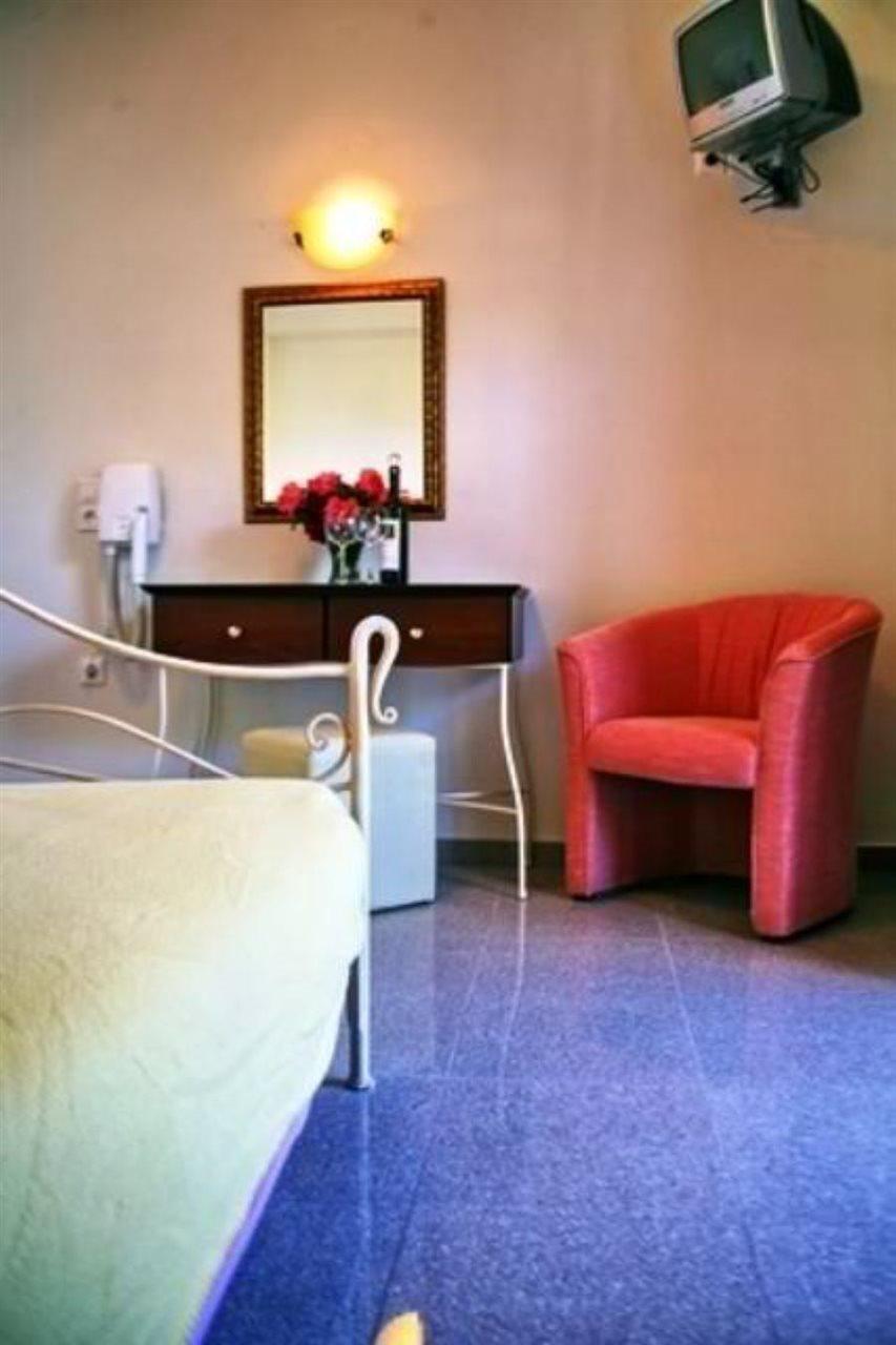 Hotel Pela สกาลากาลโลนิส ภายนอก รูปภาพ