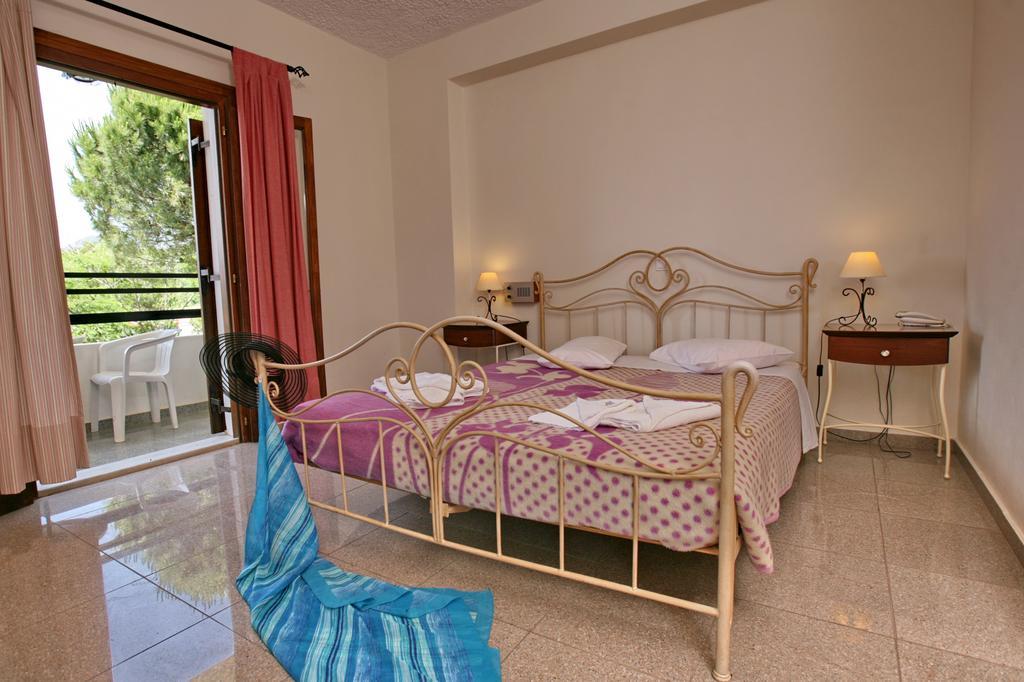 Hotel Pela สกาลากาลโลนิส ภายนอก รูปภาพ