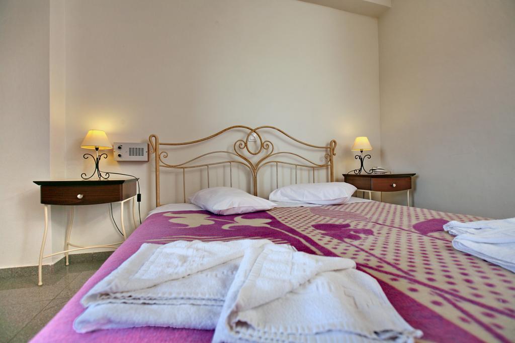 Hotel Pela สกาลากาลโลนิส ภายนอก รูปภาพ